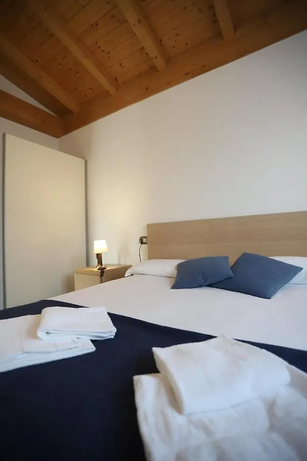 مكان تخييم Camping Italia 90 Apartments دومازو