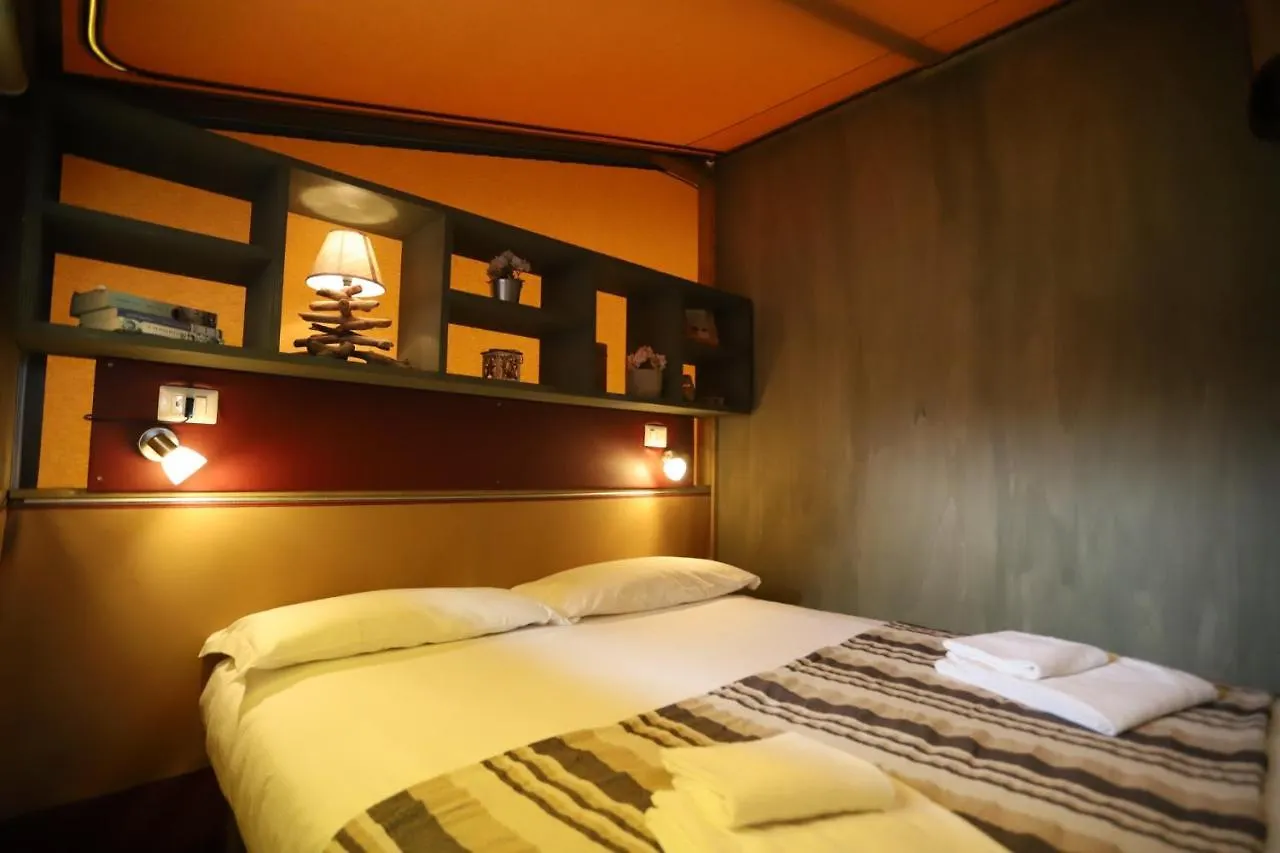 مكان تخييم Camping Italia 90 Apartments دومازو إيطاليا